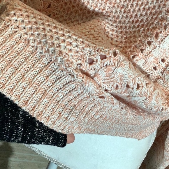 Forever21 - Sz L - cropped knit hole sweater pastel pink / some lighter pink - Picture 3 of 6